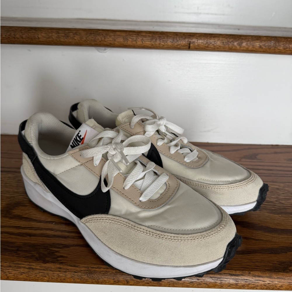 Nike Cream and Black Women's Sneakers